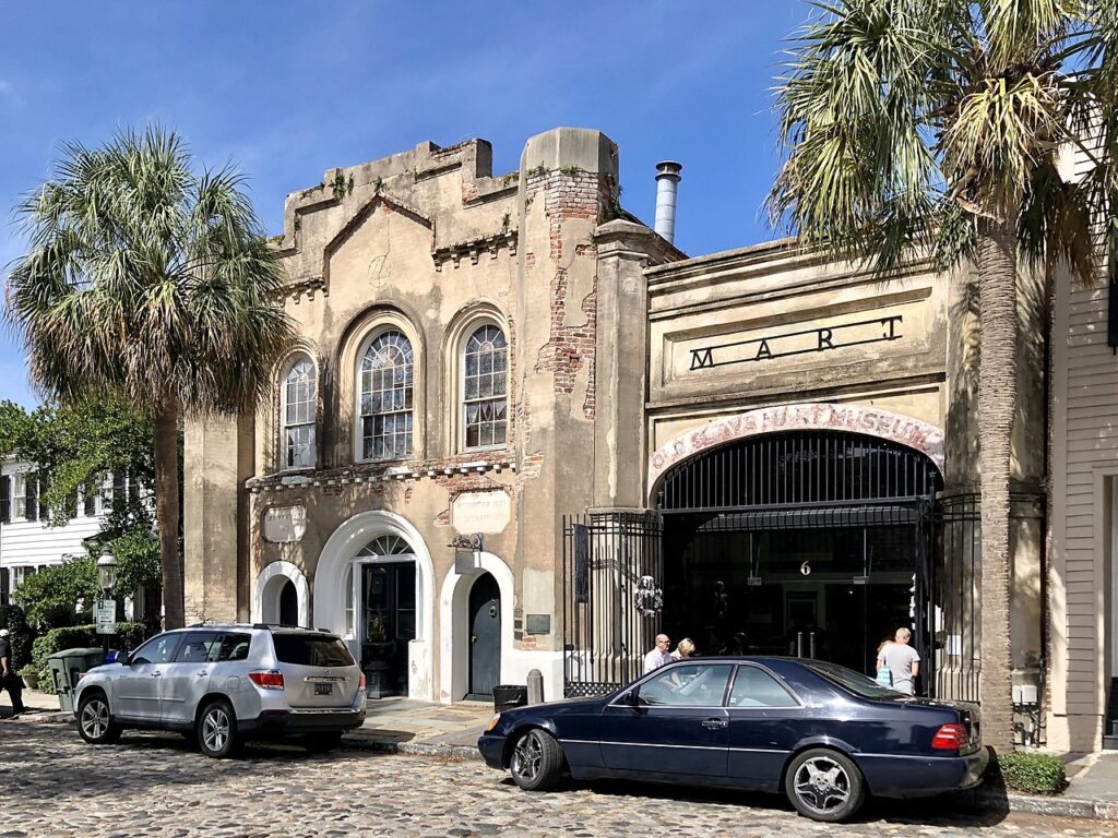 Old_Slave_Mart_Museum,_French_Quarter,_Charleston,_SC_(49392281001)